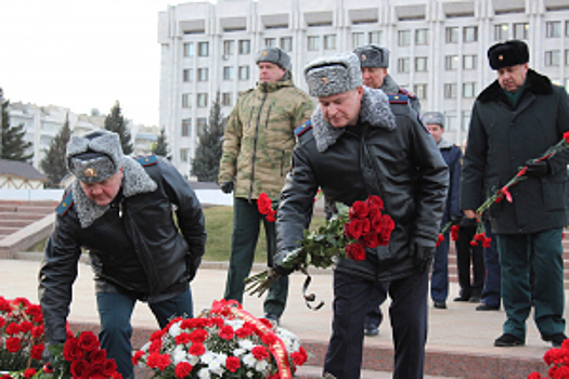 Руководство ГУ МВД России по Самарской области приняло участие в мероприятии, посвященном Дню памяти героев