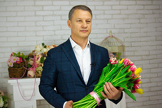 Аркадий Фомин поздравил рязанок стихотворением Андрея Деменьтьева