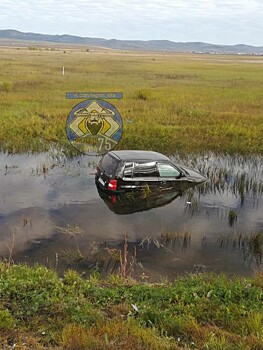 Мазда Демио застряла в болоте за Угданским кольцом