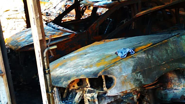 В Балакове сгорели дом и два автомобиля