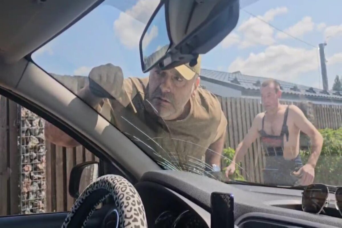 В Петербурге напавшего на журналистов солиста Мариинки отправили в психиатрическую больницу