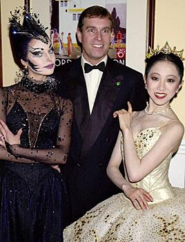 В сети появились архивные фото Анастасии Волочковой со скандальным принцем Эндрю