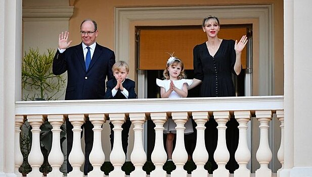 Новый официальный портрет князя Монако Альбера II и княгини Шарлен по случаю годовщины свадьбы