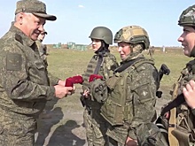 Шойгу проверил, как готовят контрактников и добровольцев