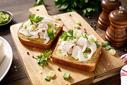 Диетолог назвала неожиданную пользу сала для здоровья осенью