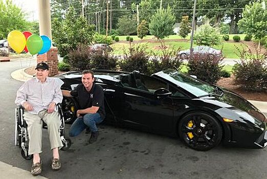 83-летнего американца покатали на Lamborghini на день рождения