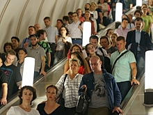 Московское метро научит пассажиров занимать обе стороны эскалатора