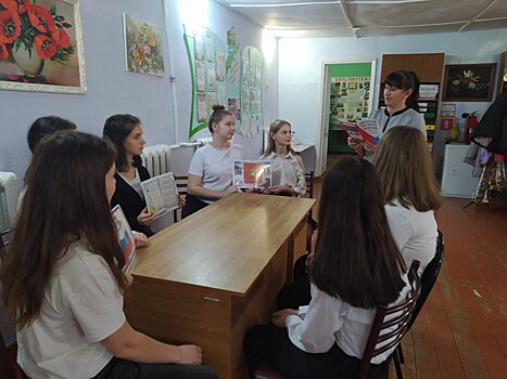 С новодонецкими подростками поговорили о Конституции