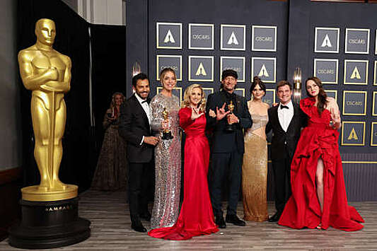 Президент Франции Макрон поздравил обладателей "Оскара" за лучший фильм года