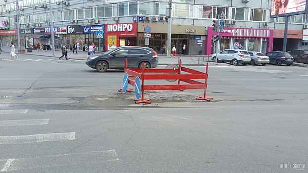 В центре Новосибирска опять начали ремонтировать перекрёсток, который уже заделали после потопа