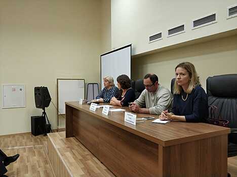 На встрече с главой управы жителям Академического района рассказали о деятельности кружков и секций