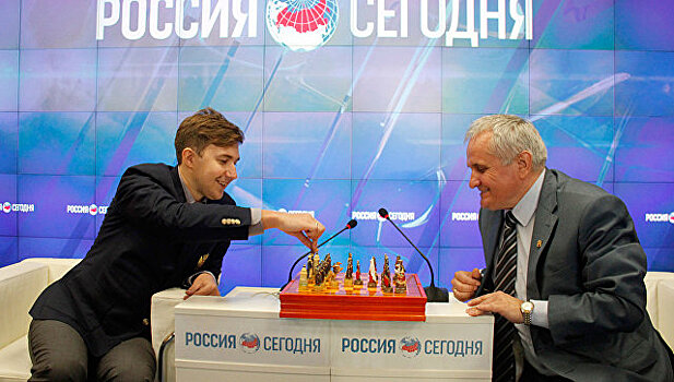 Болгары Крыма получили шахматы от Карякина