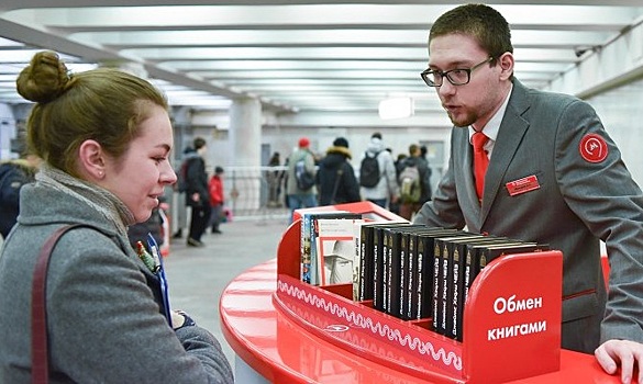 Буккроссинг в метро: что читают пассажиры московской подземки