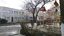 В Калининграде закрыли детский сад из-за обрушения кирпичного забора