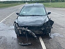 В Самарской области водитель иномарки выехал на встречку и влетел в "пятнадцатую"