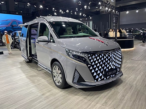 Kerty Xiangyi — доработанный в Китае Mercedes-Benz V-класса с огромной передней решёткой