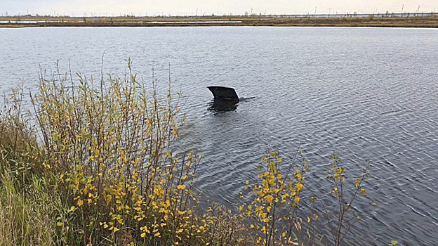 В Ноябрьске утонул автомобиль
