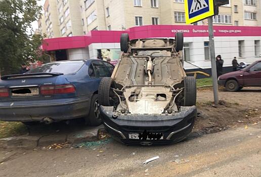 В Кирове столкнулись «Лада Гранта» и «Хонда»: один человек госпитализирован