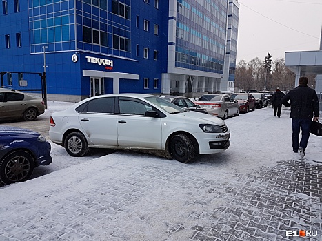 «Я паркуюсь, как...»: газовая атака от автохамов и парковка у Бабы-яги