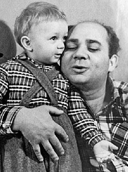 Евгений Леонов с сыном.