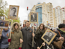 Телеведущий Тимур Кизяков с семьей принял участие в шествии «Бессмертного полка» в Реутове