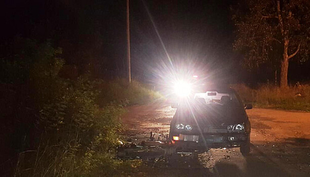 Подросток на мопеде протаранил автомобиль в Карелии