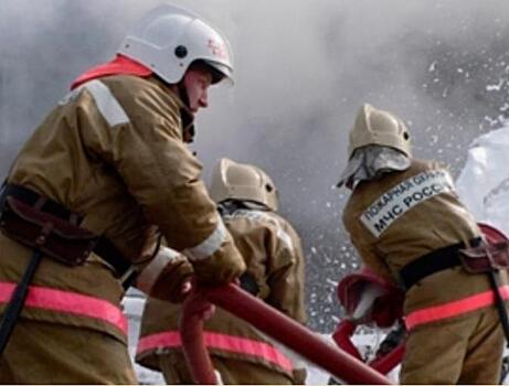 В Приморье во время пожара едва не погибли женщина и ребенок
