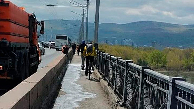 В Красноярске Коммунальный мост частично перекроют для пешеходов