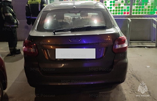 Lada протаранила магазин