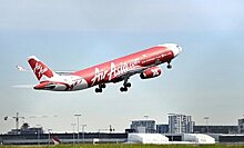 Самолет AirAsia экстренно сел после хлопка и сильной тряски