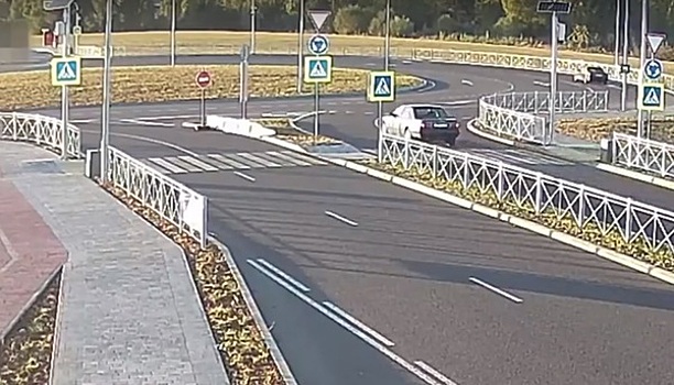 У стадиона "Калининград" Audi врезался в столб