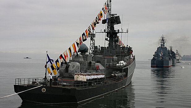 Более пяти тысяч моряков ВМФ России встретили Новый год в море