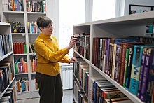 «Единая Россия» в Херсонской области доставила в областную библиотеку новую партию книг