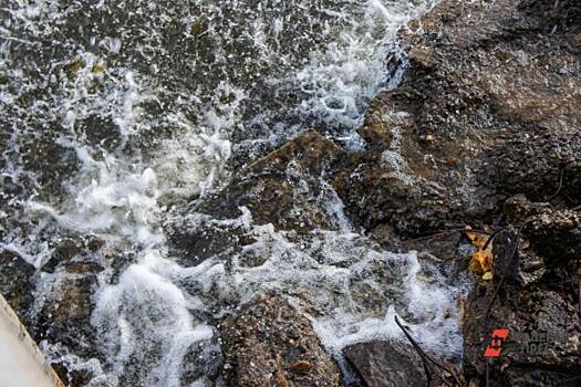 Вышедшая из устья река размыла дорогу на Кубани