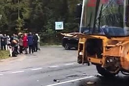 Появилось видео с места аварии с российским школьным автобусом