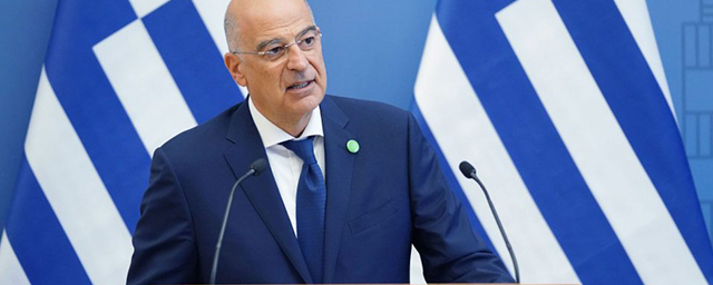 Отказался выходить из самолета: визит главы МИД Греции в Ливию закончился курьезом