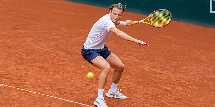 45-летний Форлан проиграл дебютный матч в профессиональном теннисе