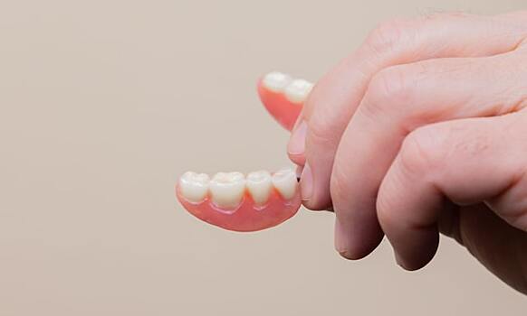 Стоматолог рассказала, стоит ли удалять зубы мудрости