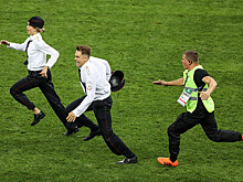 Верзилов сравнил забег модели в финале Лиги чемпионов с акцией Pussy Riot