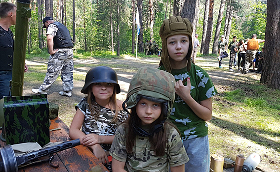 Дети вооружились винтовками под Новосибирском