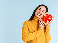 Что подарить девушке на 8 марта