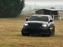 Видео: «пончики» на брутальном Jeep Grand Cherokee Trackhawk
