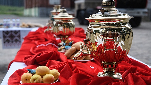 Гражданина Израиля не пропустили в Эстонию с самоваром