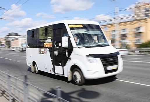 Автобусам ИП Семыкина, которые ездят в Нефтяники, разрешили ходить через центр Омска