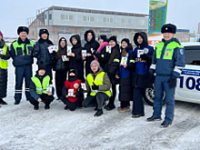 В Бурятии в преддверии Дня матери ЮИДовцы и автоинспекторы призвали участниц дорожного движения к соблюдению ПДД