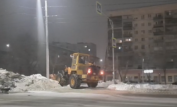 В ночь на 4 марта в Оренбурге велись снегоуборочные работы