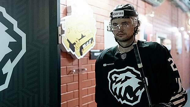 Евенко грубо ударил лежащего на льду Яковлева клюшкой в спину