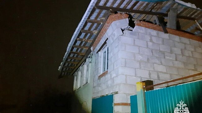 За ночь произошло два повреждения кровли домов в Удмуртии из-за снега