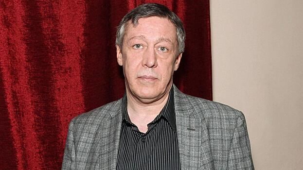Психолог объяснила, почему Михаил Ефремов не выходит из дома после УДО