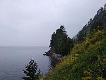 Туристка из Петербурга три часа провела на 200 метровой скале на Байкале